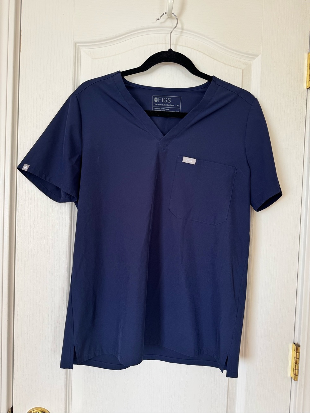FIGS Navy Blue Scrub Top Size Medium Technical Collection Healthcare Uniform